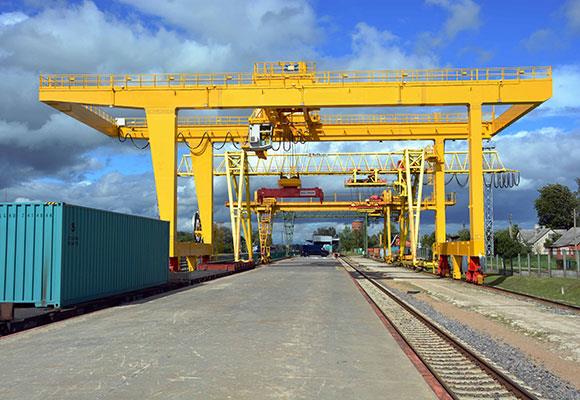 Peti melekap kontena Goliath Crane