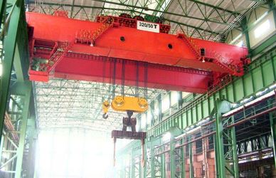 Casting Metalurgi Overhead Crane In Bengkel Steel
