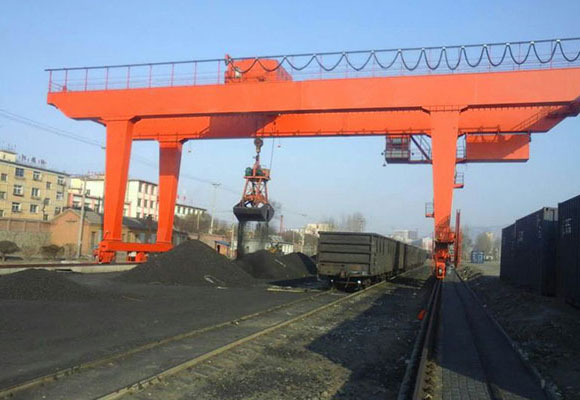Gantry Crane dengan Bucket Grab